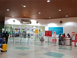 Shops and services at the airport