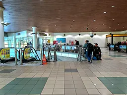 Shops and services at the airport