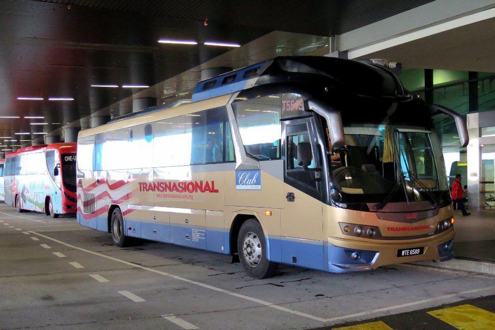 Transnasional bus