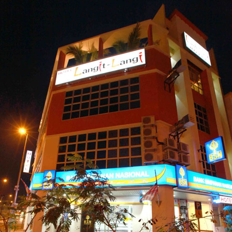 Evening view of the hotel