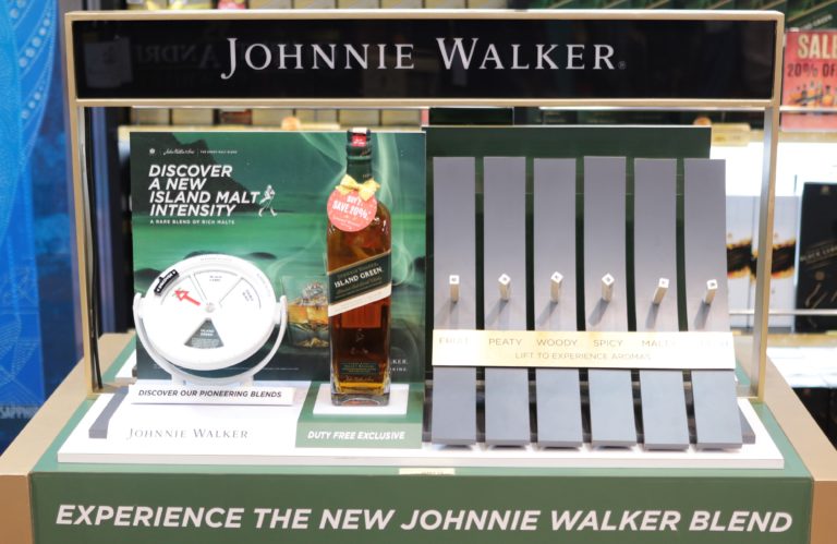 exclusive-for-travelers-johnnie-walker-island-green-is-now-available-in-klia-and-klia2