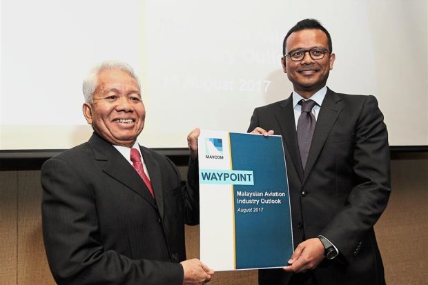  Mavcom executive chairman Tan Sri Abdullah Ahmad (left)