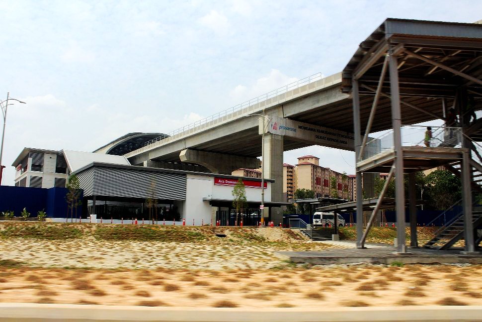 Ara Damansara LRT station