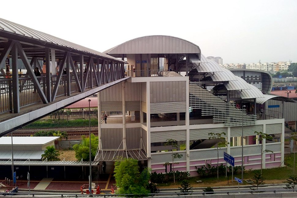 Pedestrian bridge connecting the stations