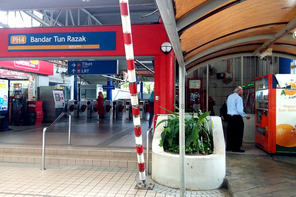 Entrance to Bandar Tun Razak LRT station