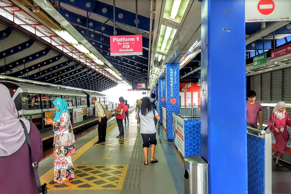 Boarding level at Bangsar LRT Station