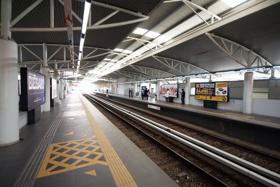 Boarding platforms at Cheras LRT station