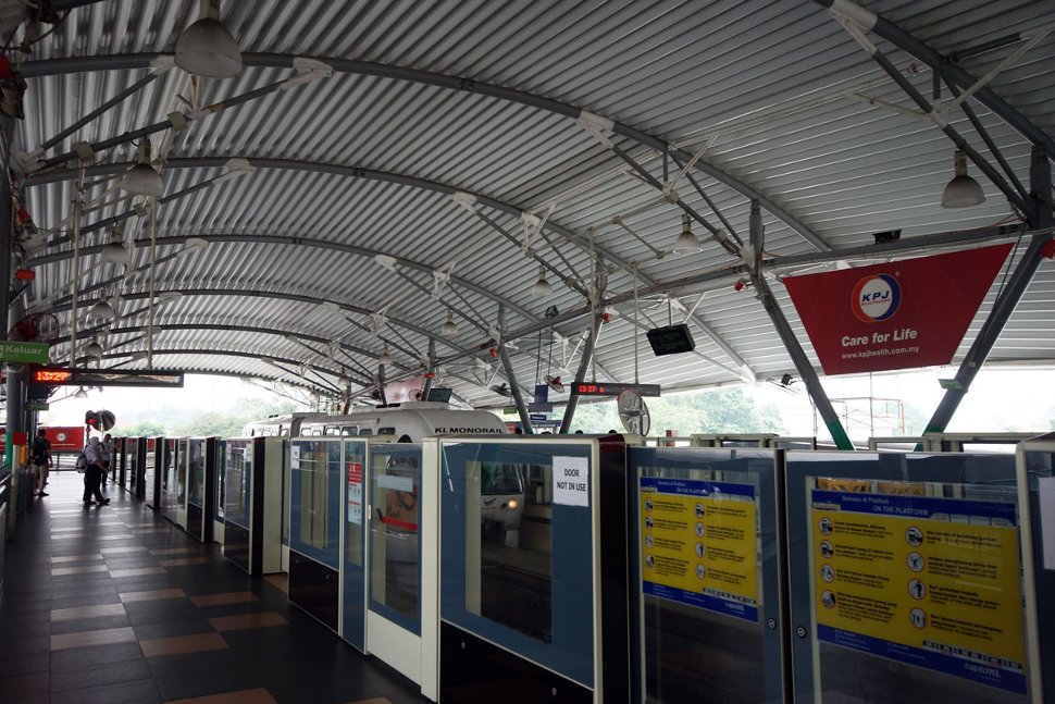 Boarding platform at Hang Tuah Monorail station