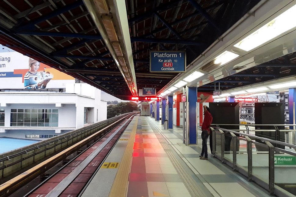 Boarding platforms at Kelana Jaya station