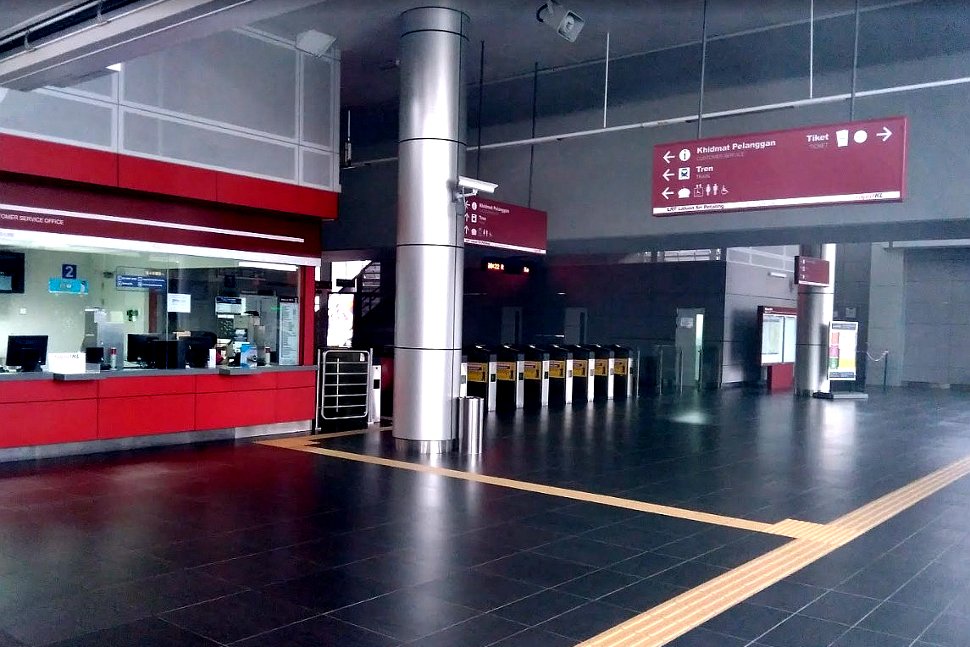 Customer service office on concourse level