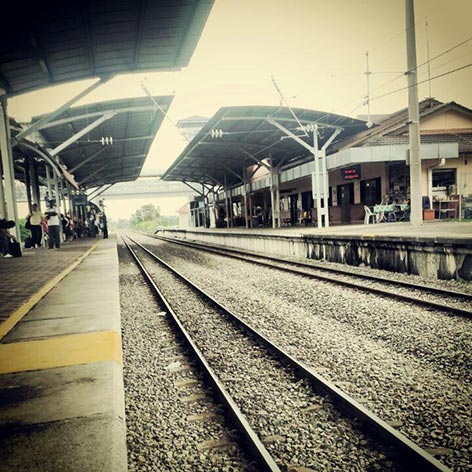 Shah Alam Ktm Station / The station has one side platform and one