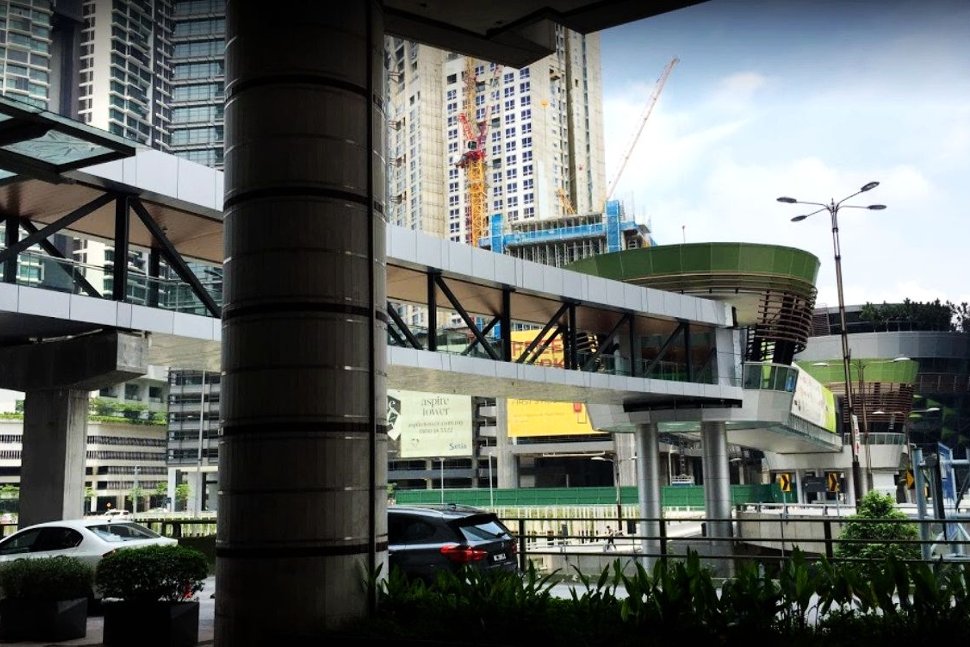 Pedestrian bridge connecting the Abdullah Hukum station and Mid Valley City