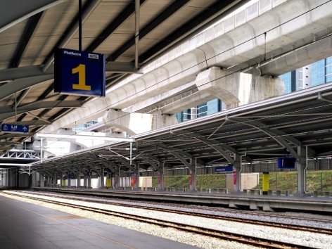 Train boarding platforms at KTM station