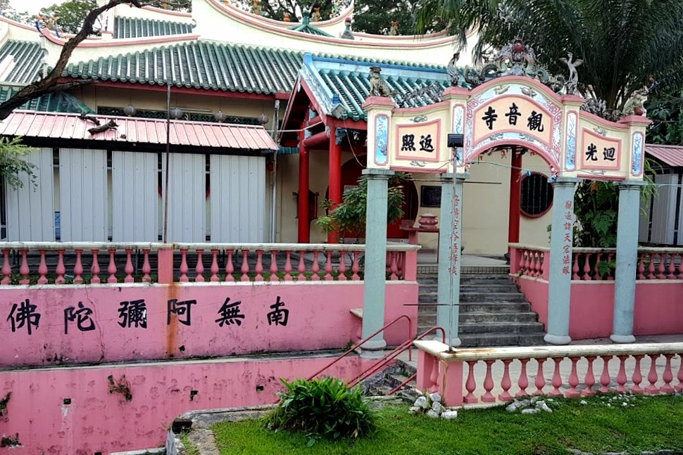 Kuan Yin Temple near the station