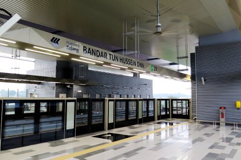 Boarding platform at Bandar Tun Hussein Onn MRT station