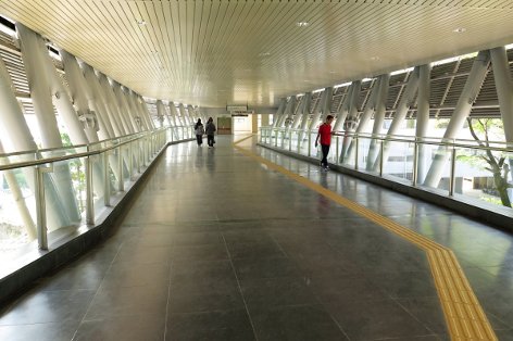 Pedestrian link bridges connecting the entrances of the station 