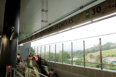 Boarding platform at Batu 11 Cheras station