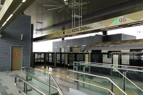 Boarding platform for Kota Damansara station