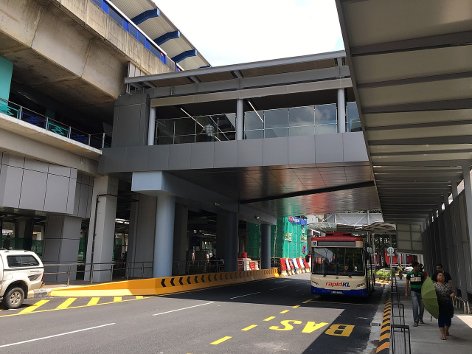 External view of the pedestrian link bridge over Jalan Sultan Mohamed