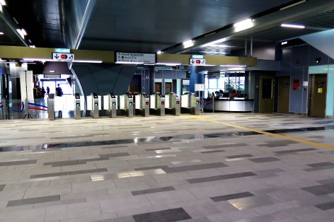 Fare gates and customer service office on concourse level