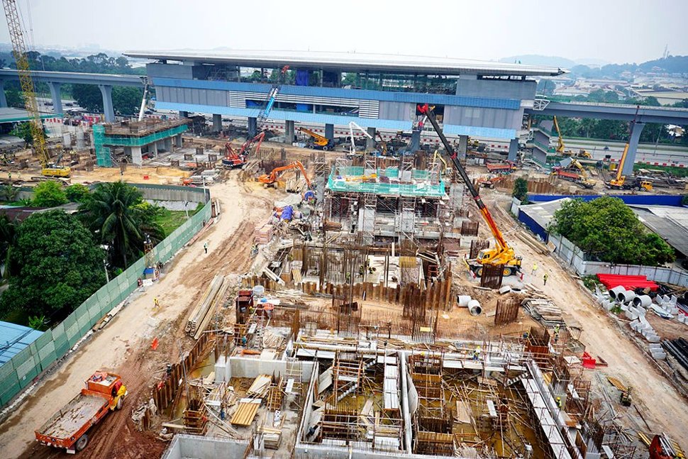 View of the multi-storey Park and Ride for the Bukit Dukung Station under construction. Apr 2016