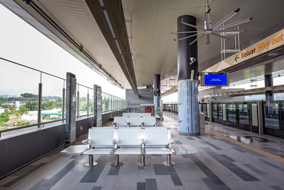 View of the platform level of the Sri Raya Station. Apr 2017
