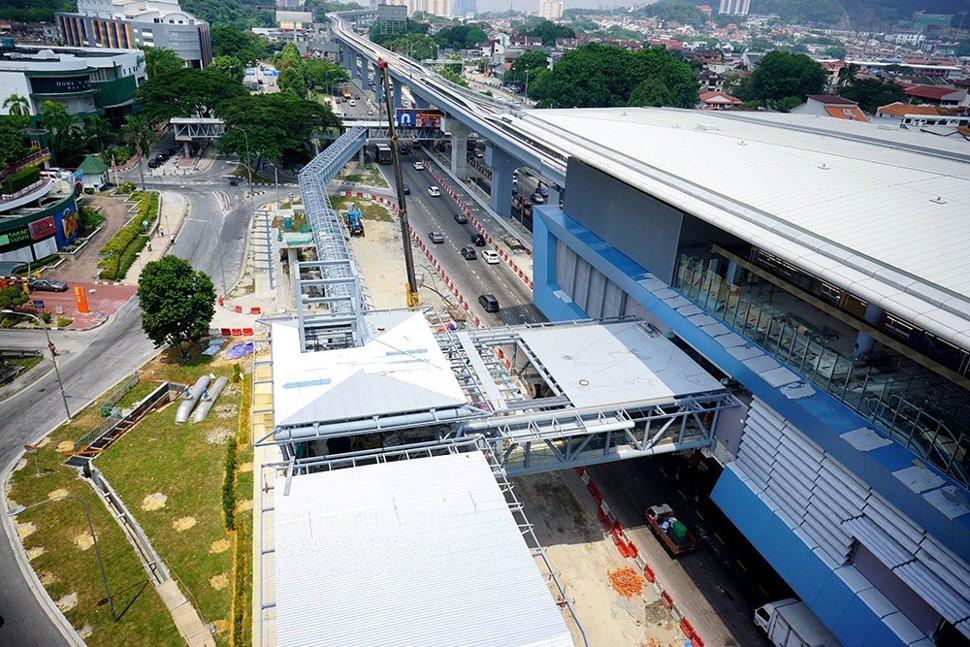 Internal and external cladding installation of Taman Mutiara Station in progress and Entrance A link bridge undergoing works. Jul 2016