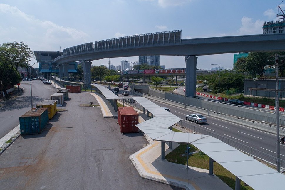 The pedestrian walkways leading to the Taman Pertama Station has been built. (Jan 2017)