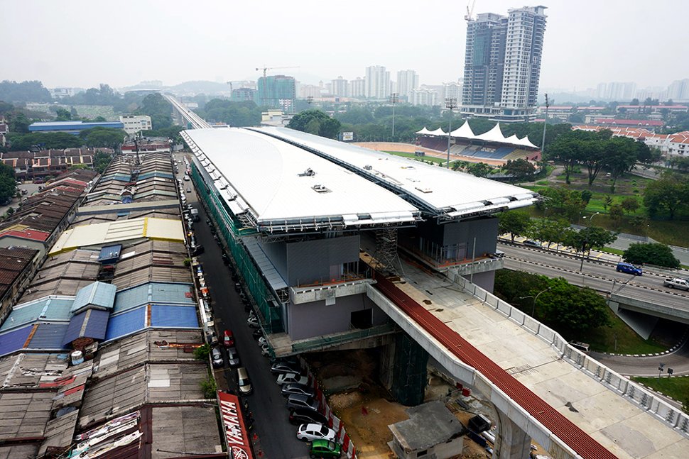 Aerial view of the construction of the Taman Pertama station. (Oct 2015)
