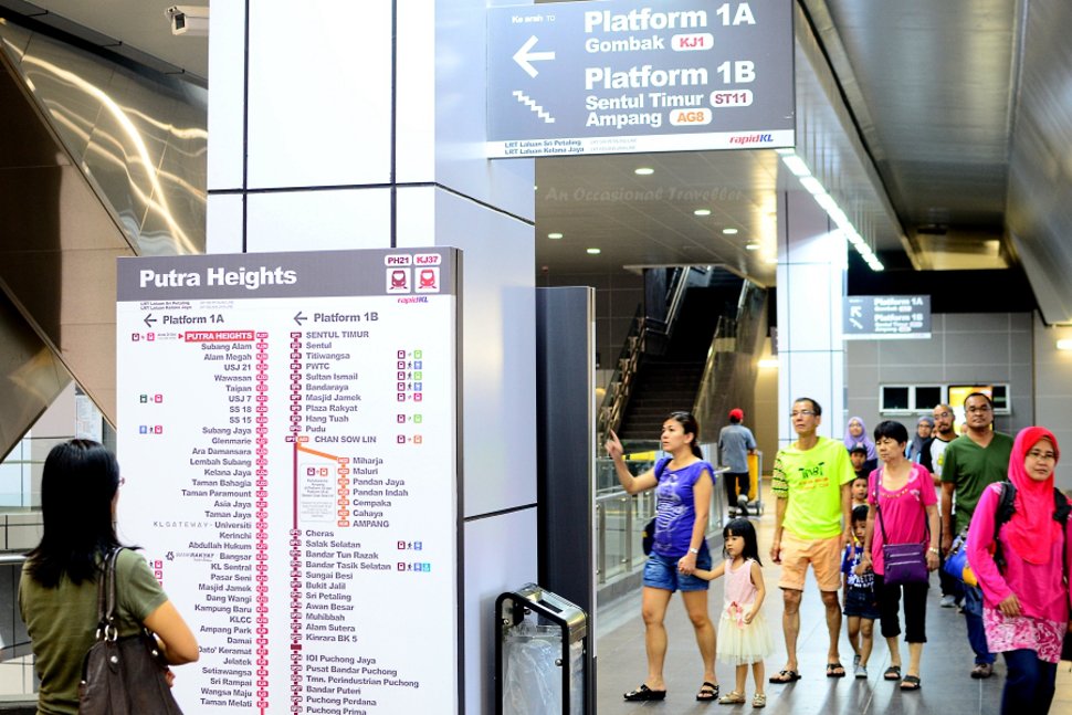 Concourse level at Putra Heights LRT station