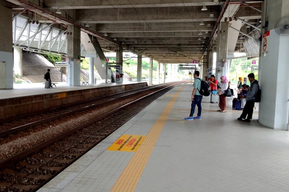 Boarding platforms at the ERL station