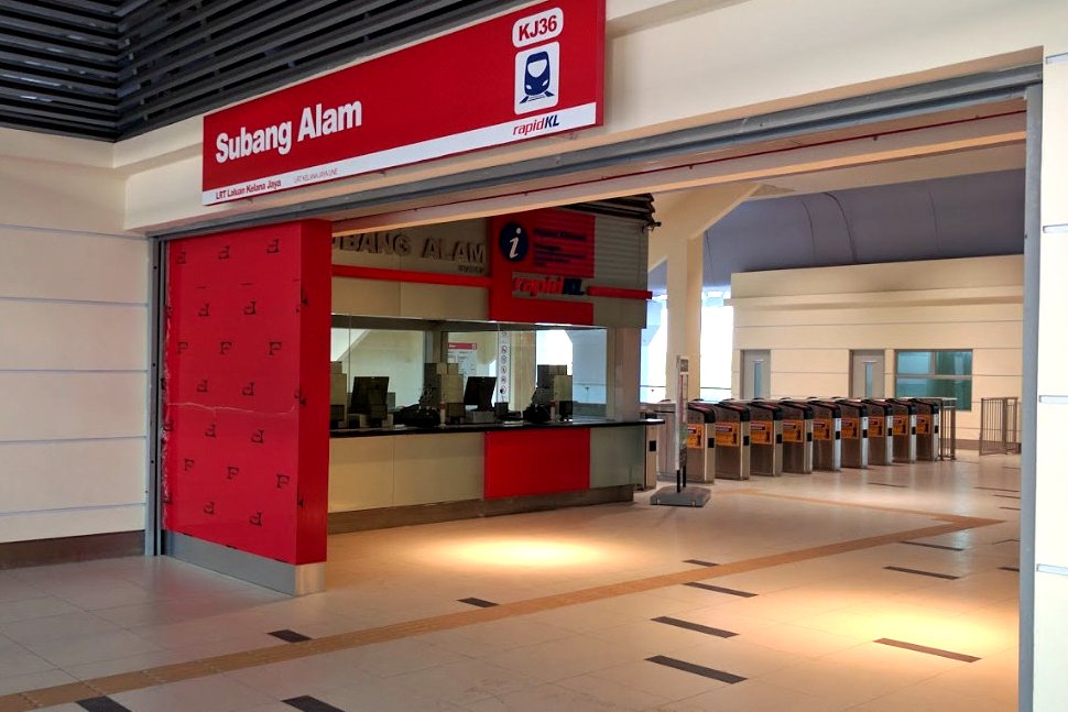 Concourse level at Subang Alam LRT station