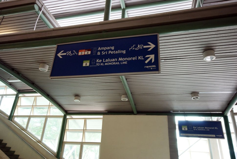 Signboard for directions to the monorail station