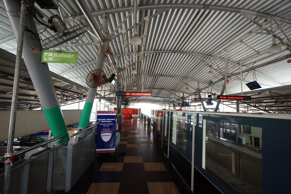 Boarding platforms at Titiwangsa monorail station
