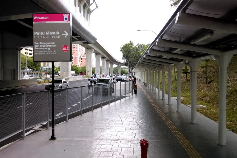 Walkway to Wawasan LRT station