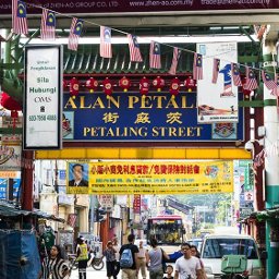 Hotels in Chinatown Kuala Lumpur, stay near the Petaling Street’s flea market to shop & explore the hidden gems