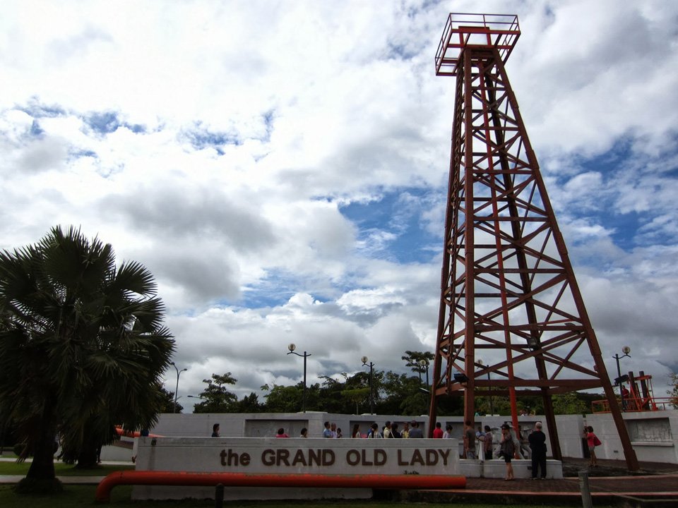 Grand Old Lady & Petroleum Museum