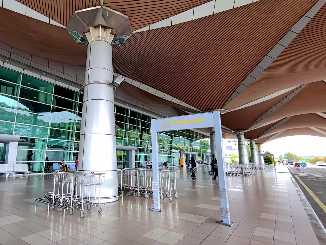 Entrance to the Terminal building