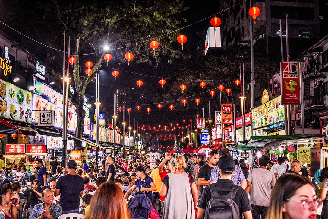 Lots of delicious food options at the Jalan Alor to satisfy your food cravings