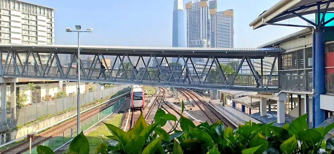 Pedestrian bridge to connect the Chan Sow Lin LRT station to the Chan Sow Lin MRT station