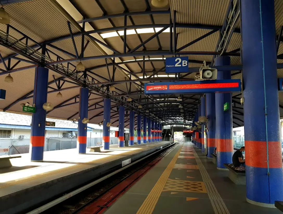 Boarding platform at Chan Sow Lin LRT station