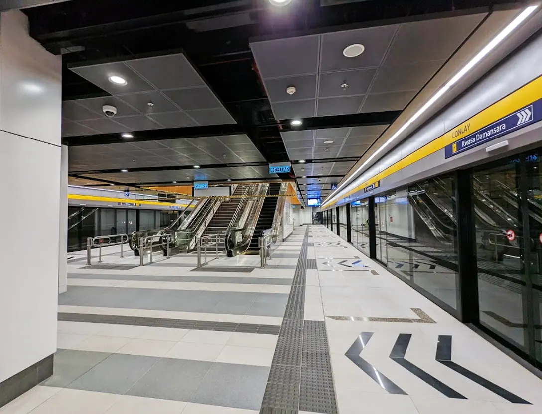 Boarding platform at Conlay MRT station