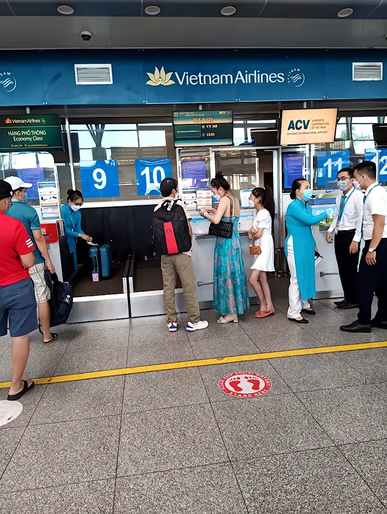 Passengers checking in at the counters, Da Nang International Airport