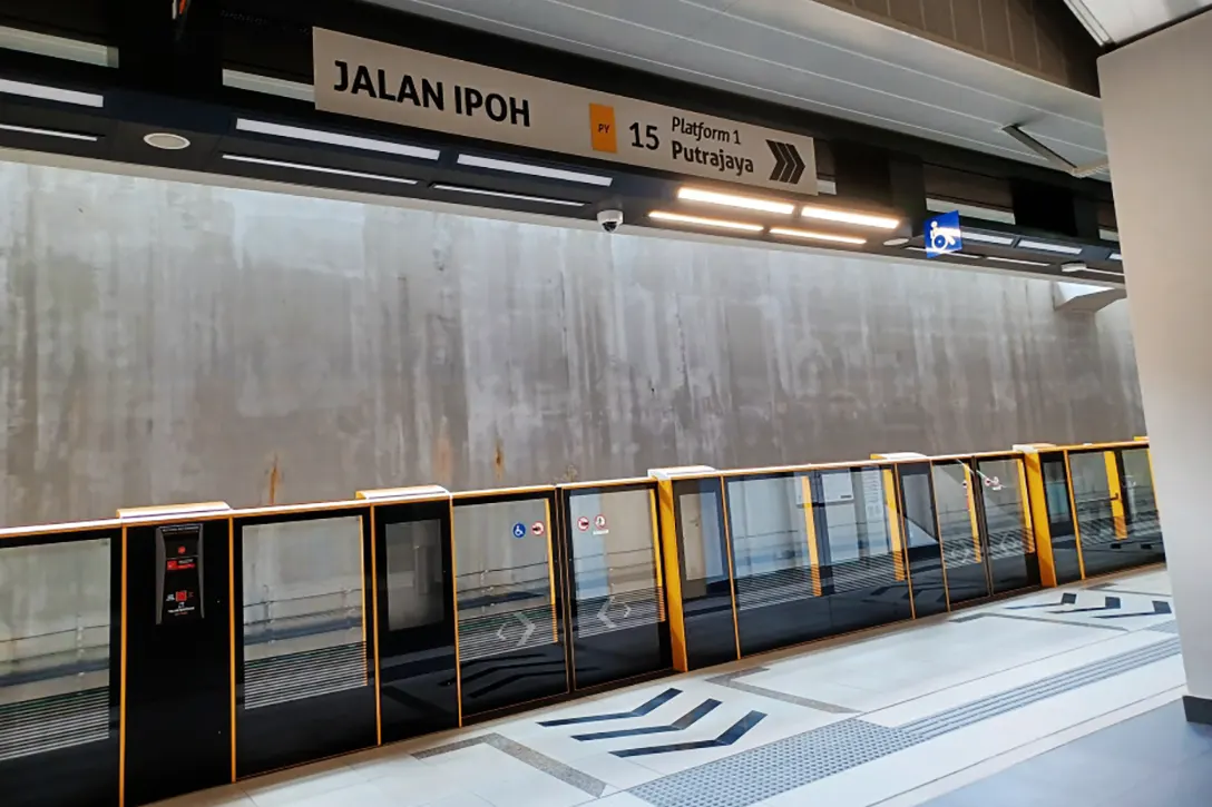 Boarding platform 1 to Putrajaya
