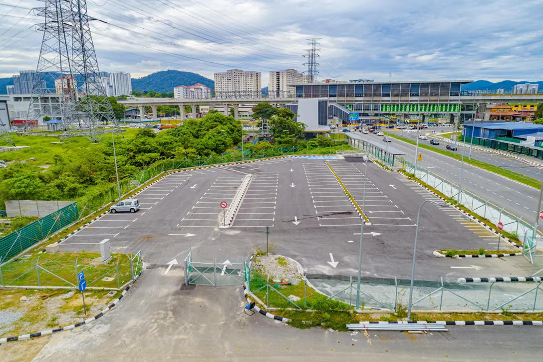 Site tidiness works in progress at the Jinjang MRT Station at-grade park and ride