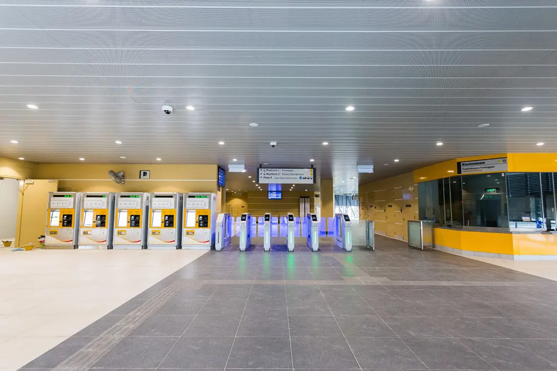 Concourse level at the Kentonmen MRT Station