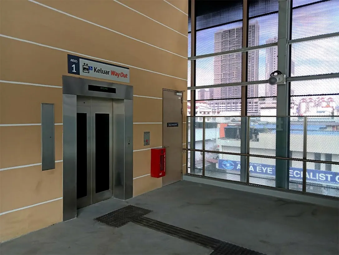 Lift at the Concourse level