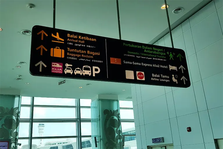 Observe overhead signboard to Transfer Hall