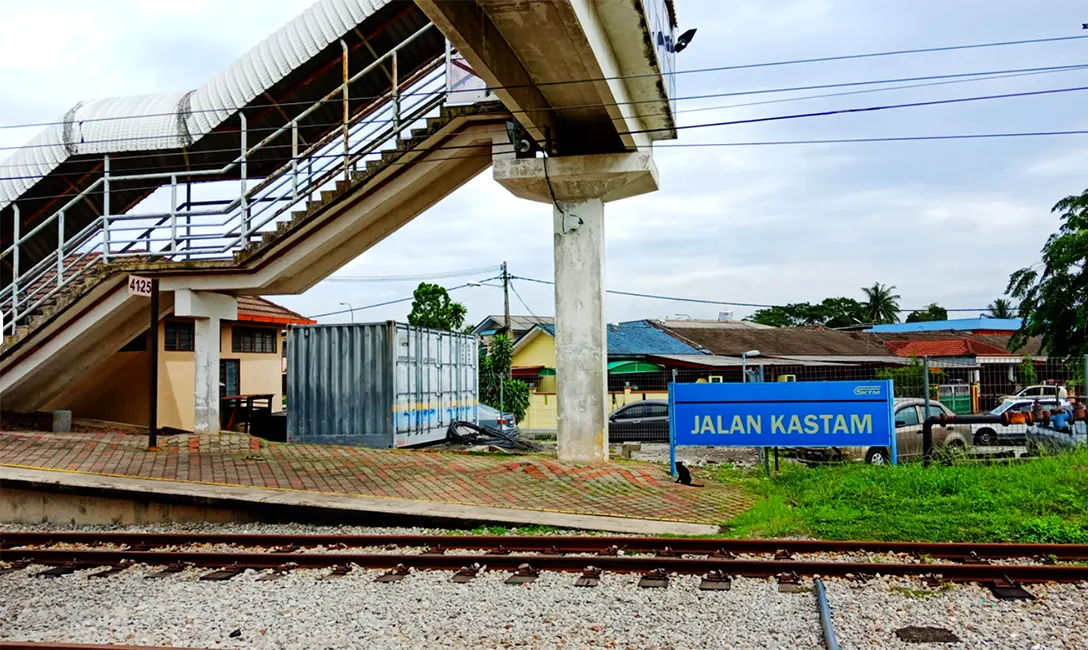 Jalan Kastam KTM station