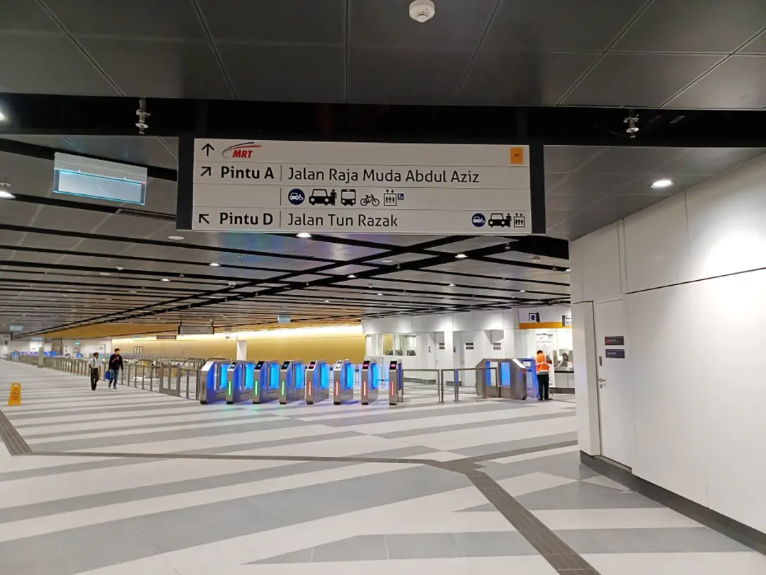 Concourse level at the Raja Uda MRT station
